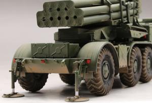 Trumpeter 1:35 Russian 9P140 TEL of 9K57 Uragan Rocket System