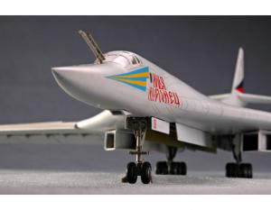 Trumpeter 1:72 TU-160 Blackjack Bomber