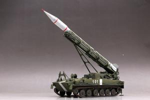 Trumpeter 1/35 2P16 Launcher with Missile 2k6 Luna