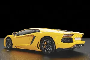 Lamborghini Aventador - Yellow