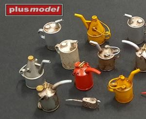 Plusmodel 1/35 Oil canisters