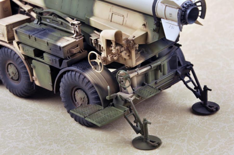 Trumpeter 1:35 Russian 9P113 TEL w/9M21 Rocket