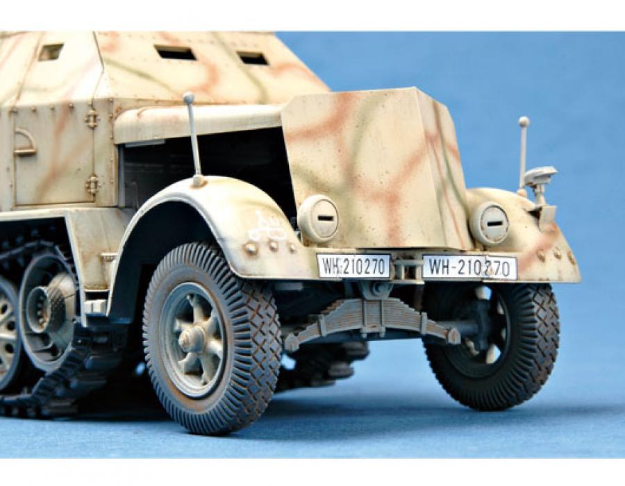 Trumpeter 1:35 German Sd.Kfz.7/2 late version