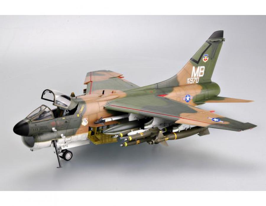 Trumpeter 1:32 USAF A-7D Corsair II