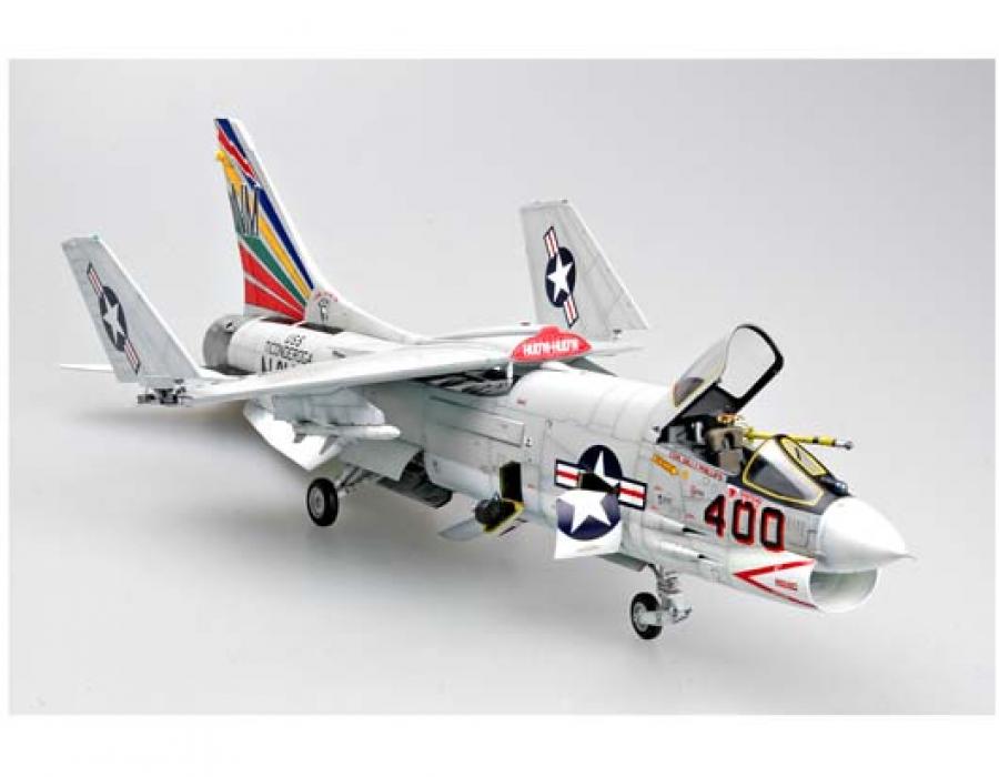 Trumpeter 1:32 F-8E Crusader