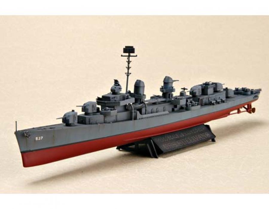 Trumpeter 1:700 USS The Sullivans DD-537