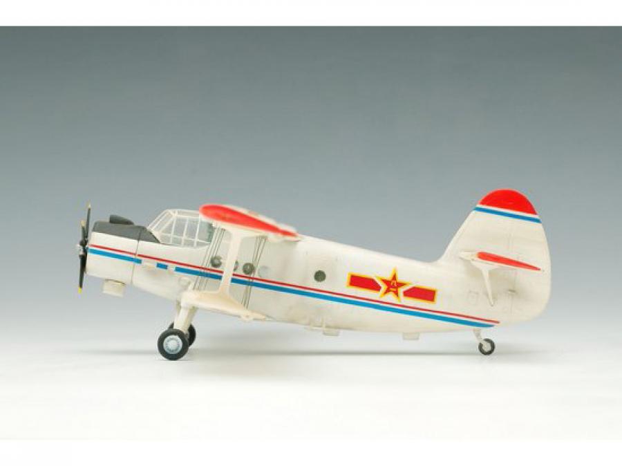 Trumpeter 1:72 Antonov An-2 Colt / Nanchang Y-5