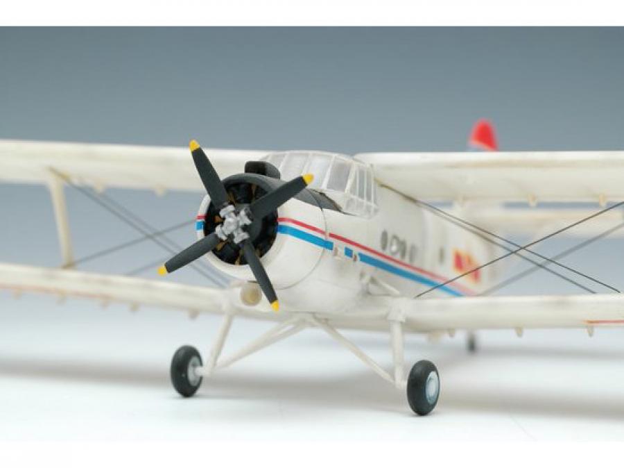 Trumpeter 1:72 Antonov An-2 Colt / Nanchang Y-5