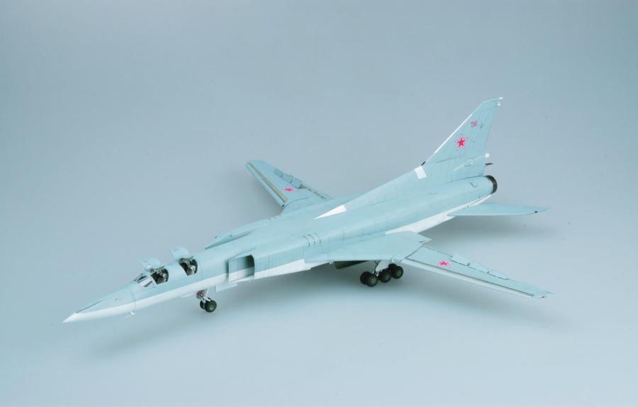 Trumpeter 1:72 Tu-22M2 Backfire B Strategic bomber