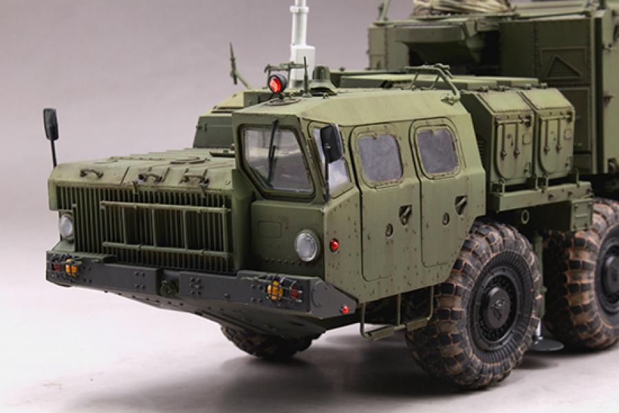 Trumpeter 1/35  Russian 30N6E Flaplid Radar System