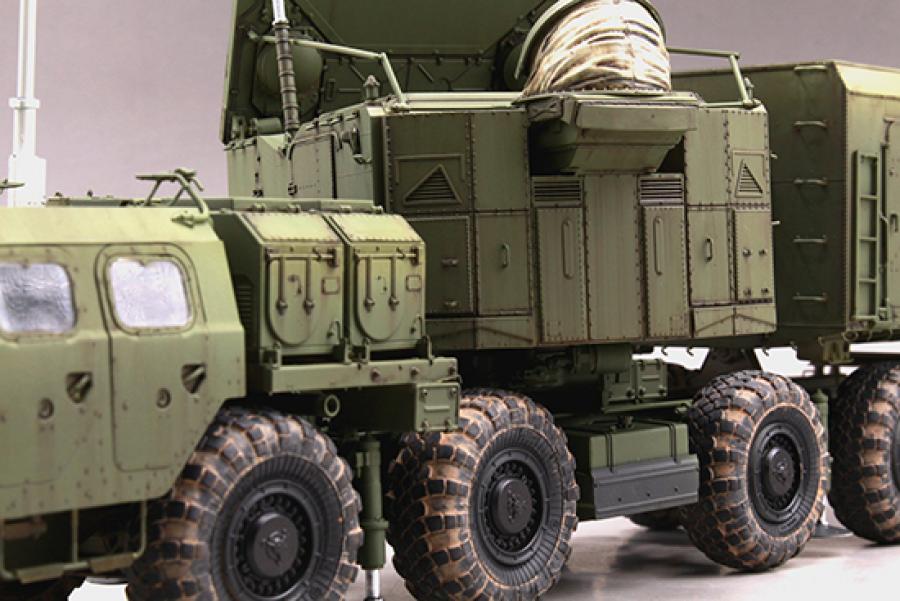 Trumpeter 1/35  Russian 30N6E Flaplid Radar System