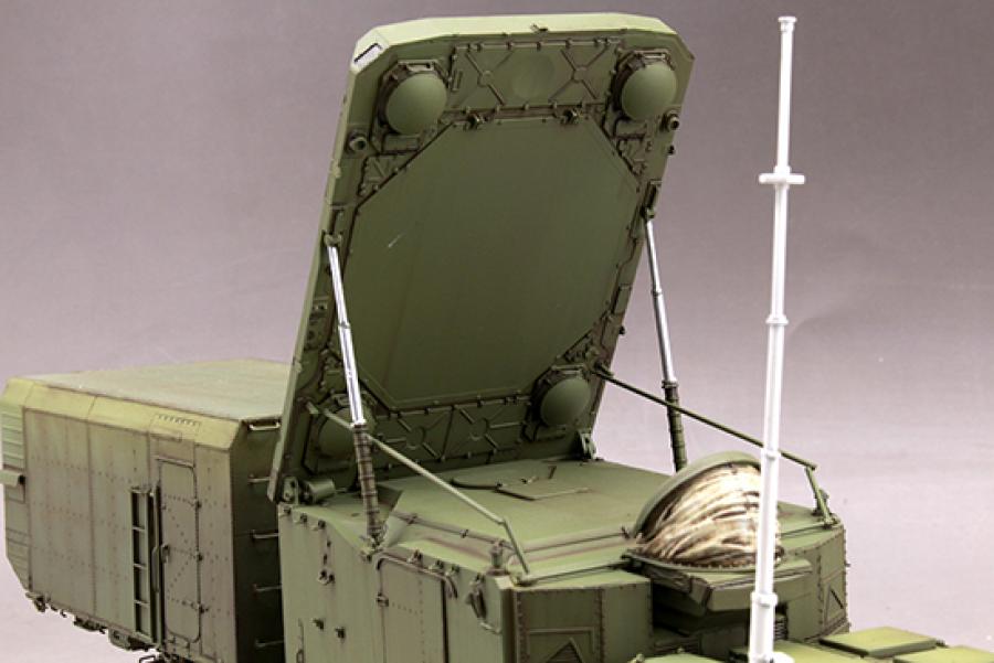 Trumpeter 1/35  Russian 30N6E Flaplid Radar System