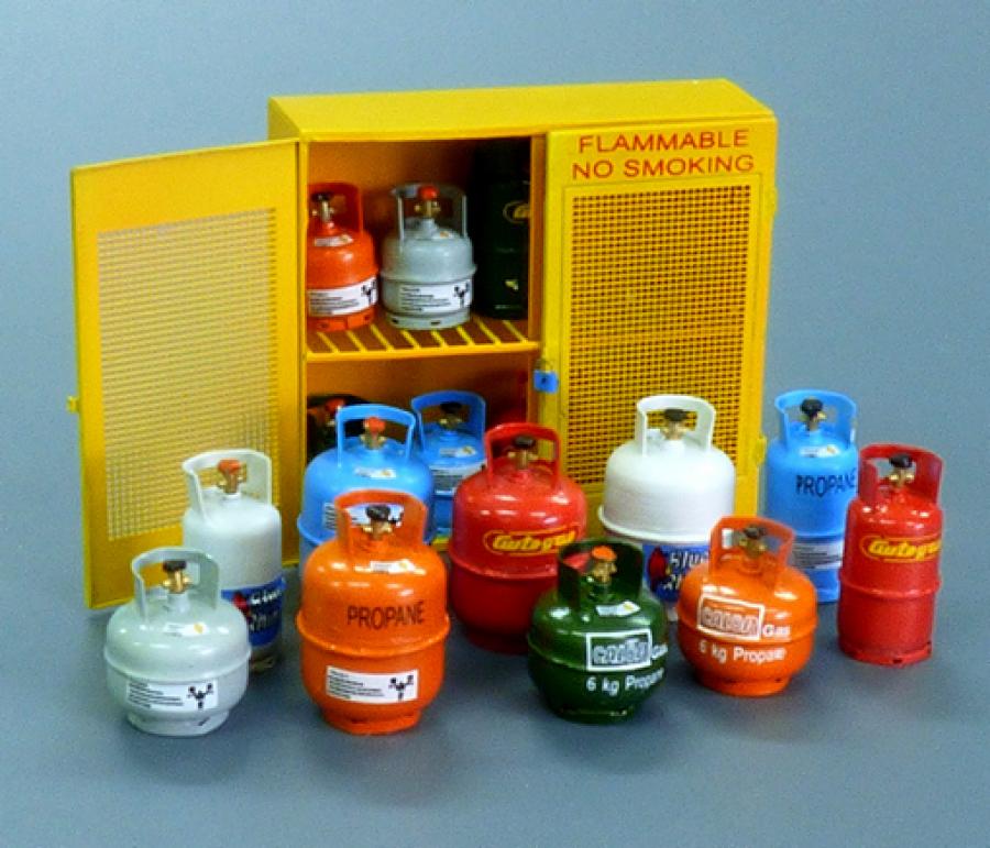 1:35 Gas bottles