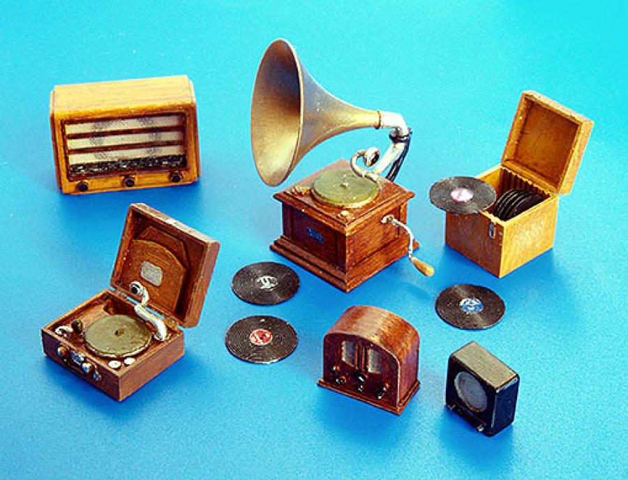 1:35 Gramophones and radios