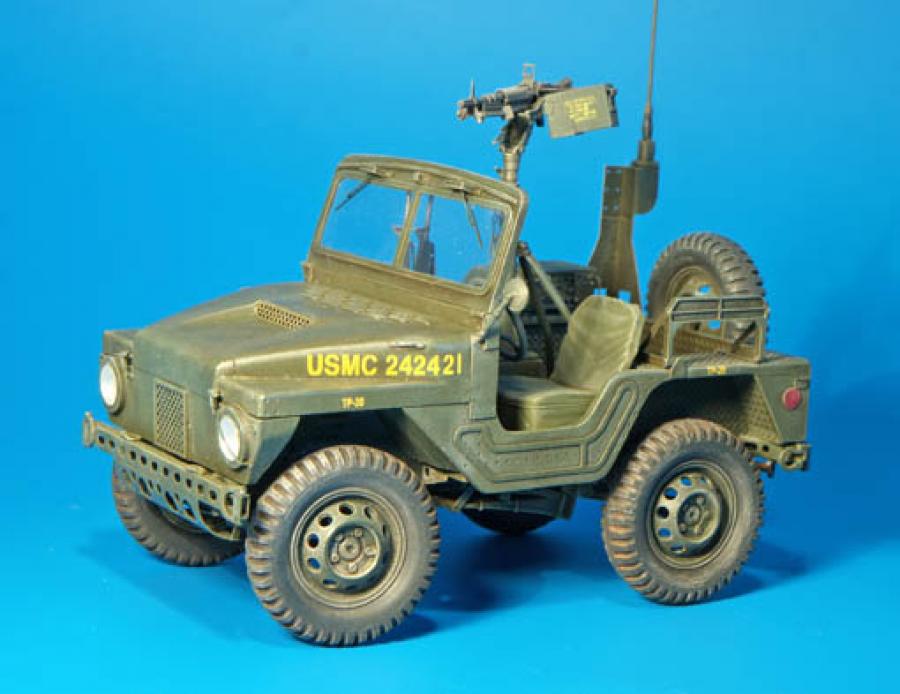 1:35 M422 Command car