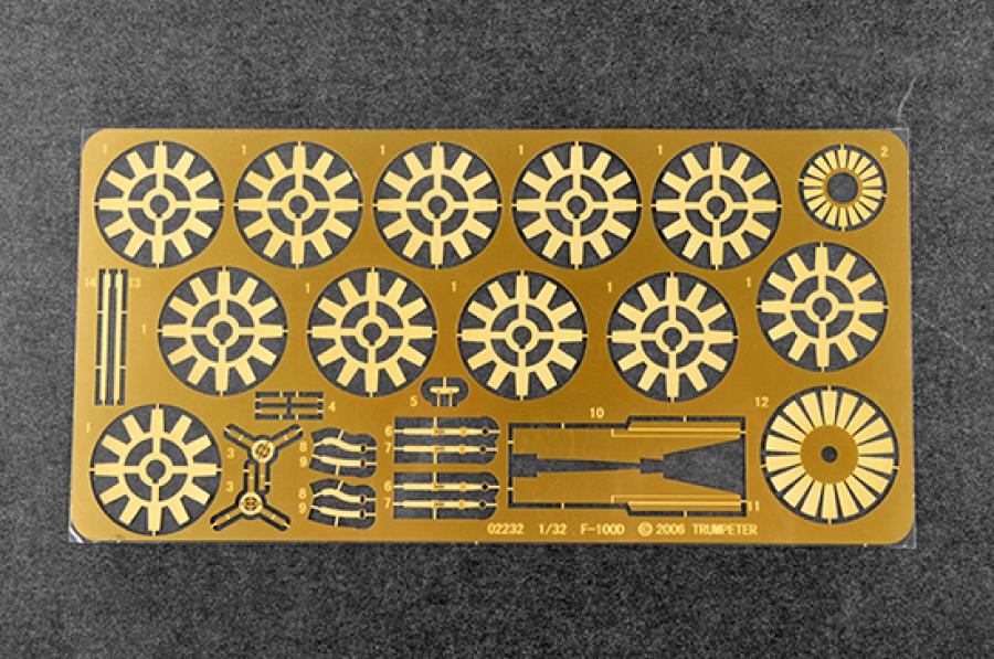 Trumpeter 1:32 F-100F Super Sabre