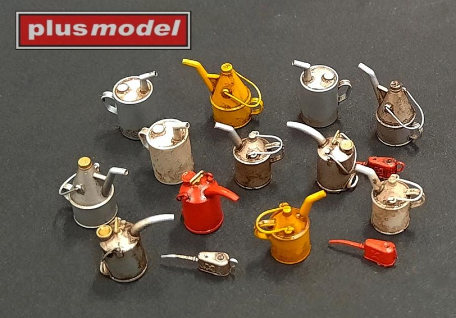 Plusmodel 1/35 Oil canisters