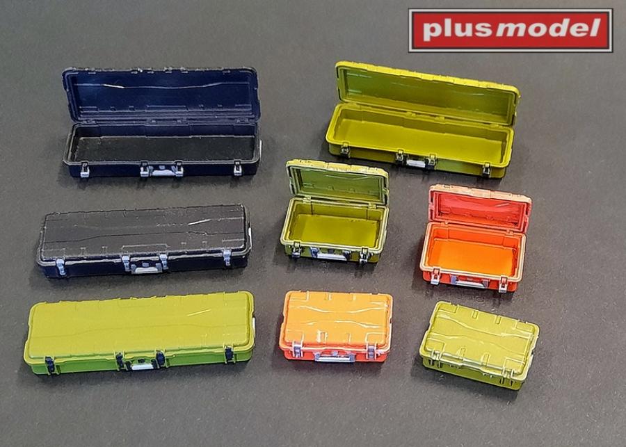 Plusmodel 1/35 Tool boxes low