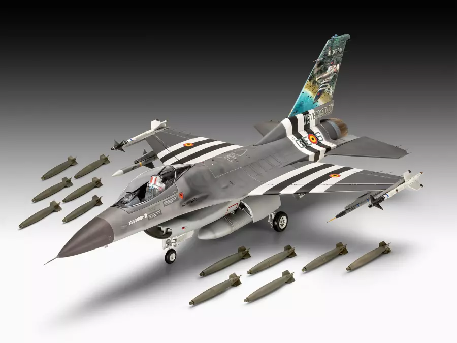 Revell 1/32 F-16 Falcon 50th Anniversary