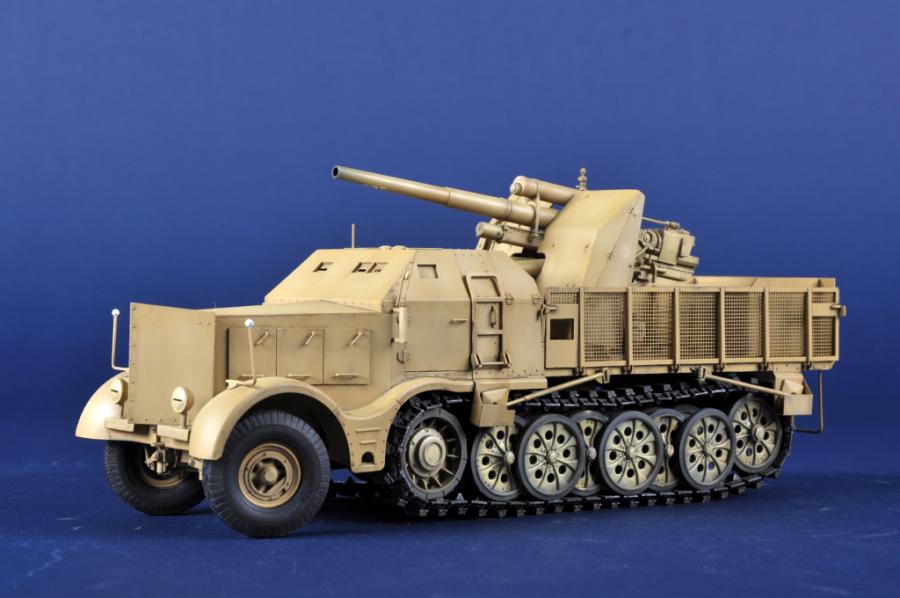 Trumpeter 1/35 Schwerer Zugkraftwagen 18 t with 8.8cm Flak