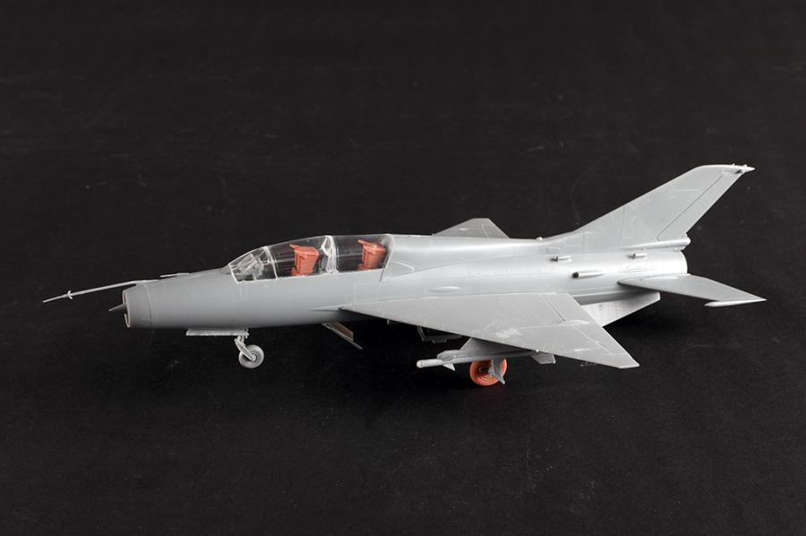 Trumpeter 1/48 JJ-7A Trainer