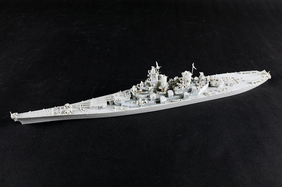 Trumpeter 1/700 USS Iowa BB-61